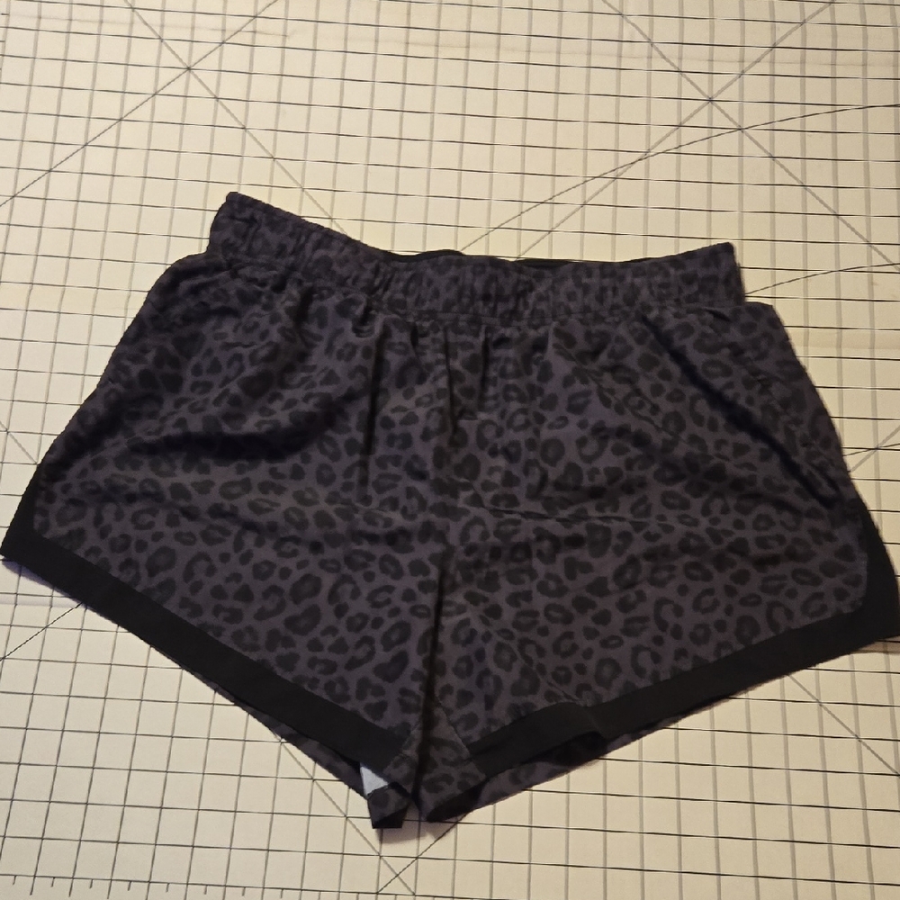 Women's Leopard Print Shorts XL: A